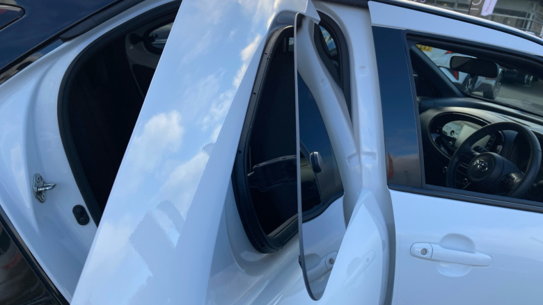 Toyota Aygo X 1.0 VVT-i Edge 5dr Petrol Hatchback